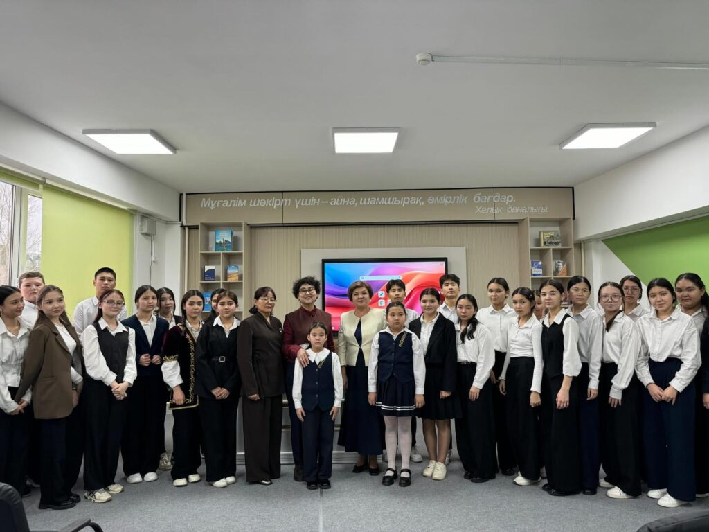 Жайна Сламбекпен өткен кездесудің фото суреттері